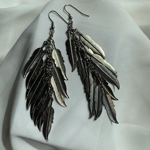 Dangle feather earrings - silver